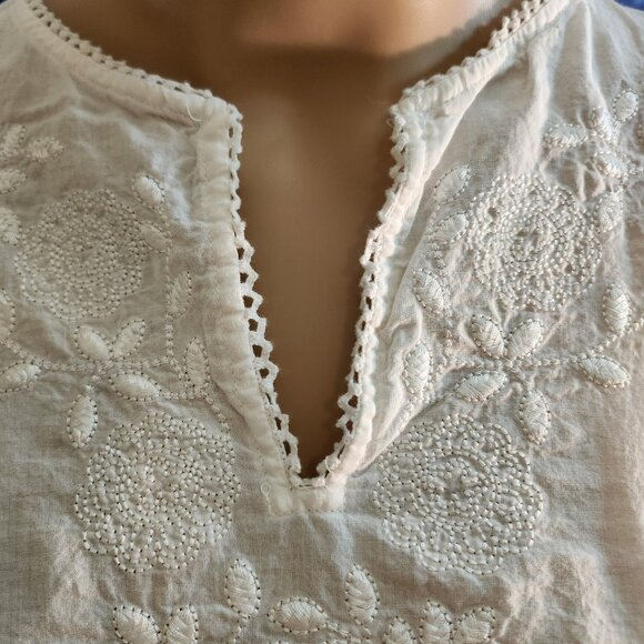 nineTy size L, white 100% cotton, tunic blouse with embroidered trim, v-neck - Picture 6 of 16